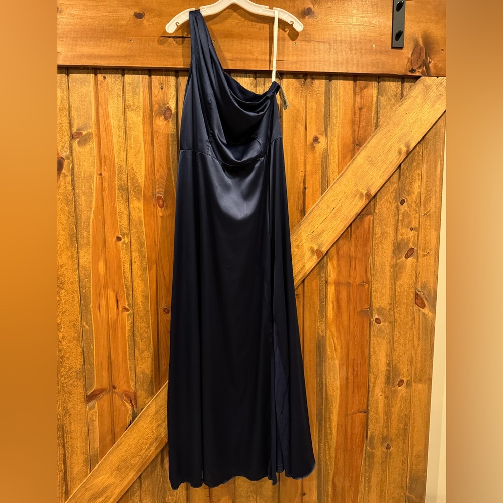 Elegant Navy Blue Evening Gown
